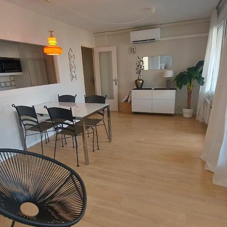 1ª Linea Reformado Y Frente Al Puerto Deportivo Firmamos Contrato Si El Cliente Lo Solicita Aunque Es Necesario Hacer La Reserva Para Poder Comunicarse Hospitalet De L'Infant Bagian luar foto