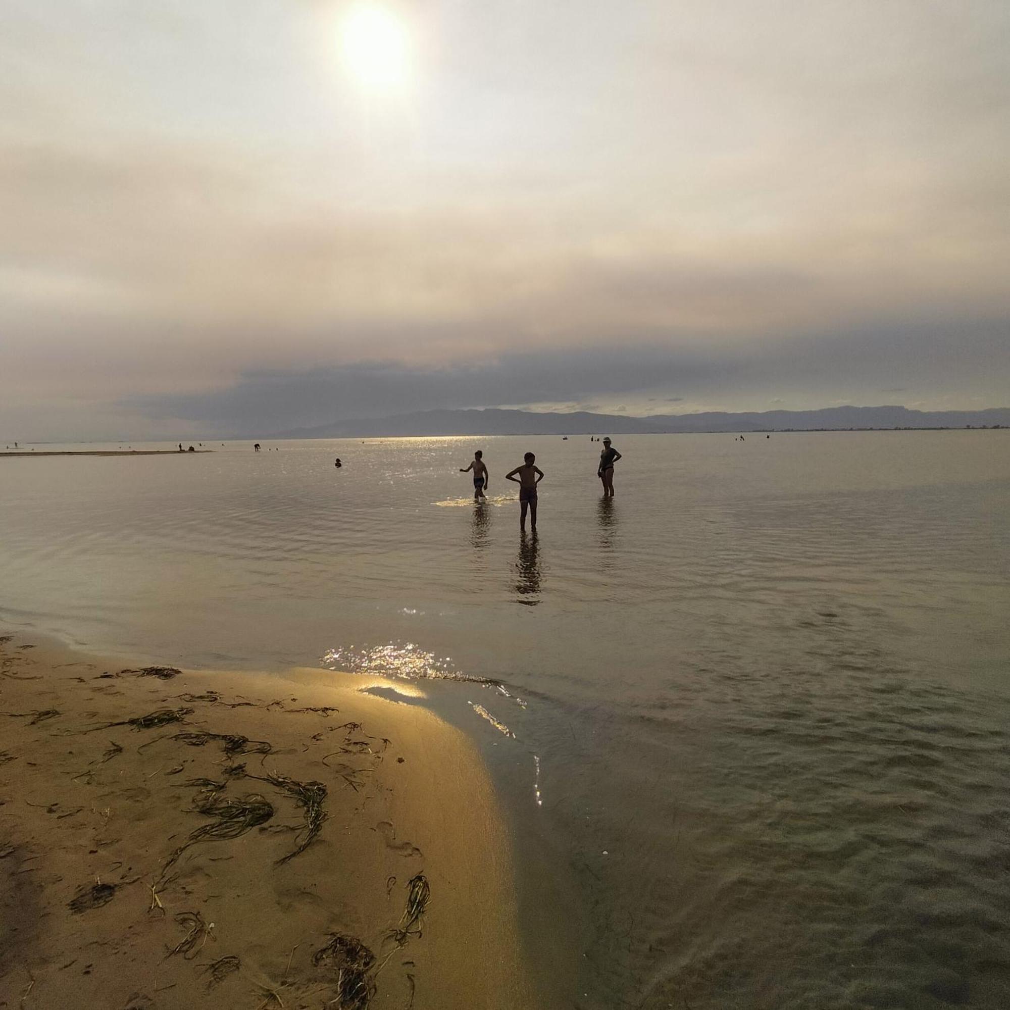 1ª Linea Reformado Y Frente Al Puerto Deportivo Firmamos Contrato Si El Cliente Lo Solicita Aunque Es Necesario Hacer La Reserva Para Poder Comunicarse Hospitalet De L'Infant Bagian luar foto