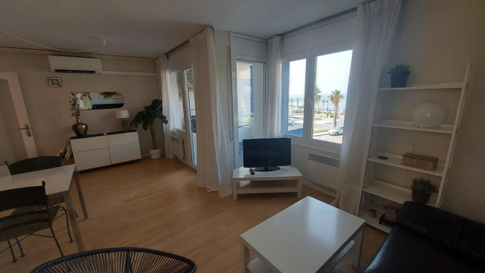 1ª Linea Reformado Y Frente Al Puerto Deportivo Firmamos Contrato Si El Cliente Lo Solicita Aunque Es Necesario Hacer La Reserva Para Poder Comunicarse Hospitalet De L'Infant Bagian luar foto